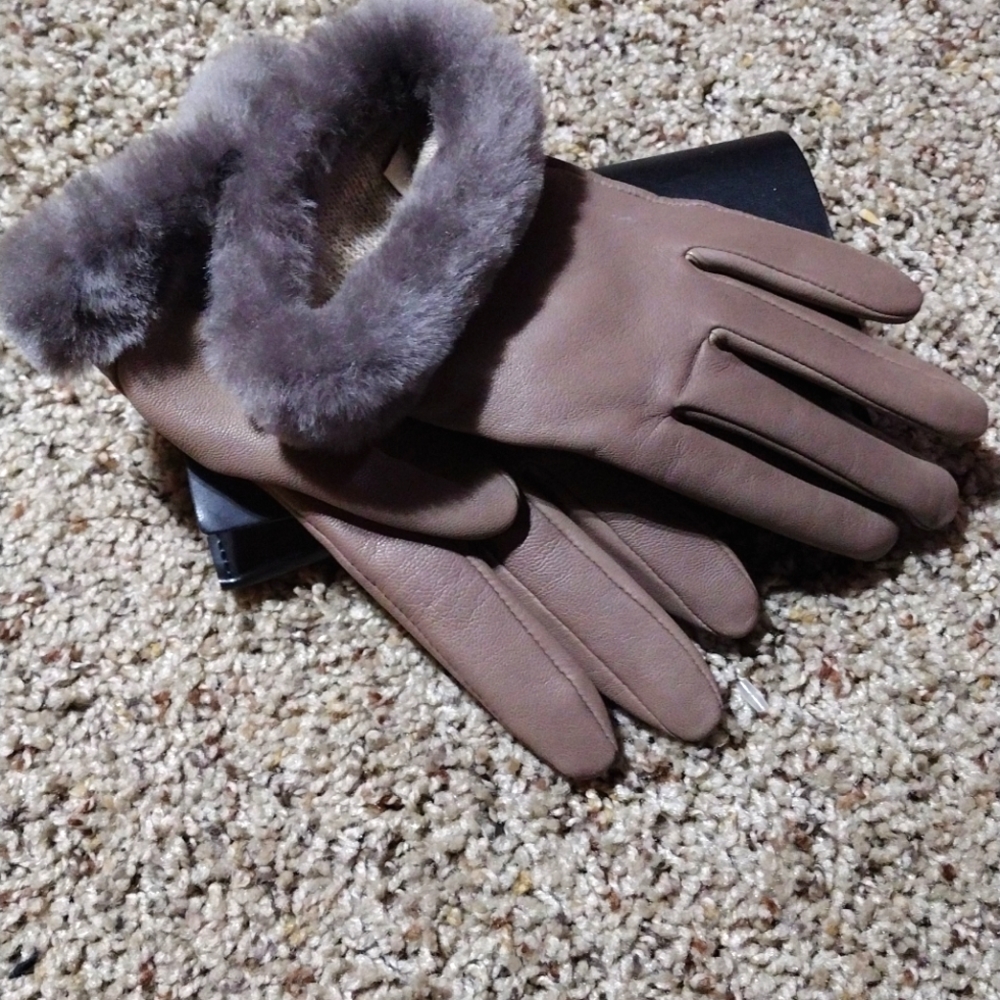 Ugg Australia leather gloves with faux fur detail